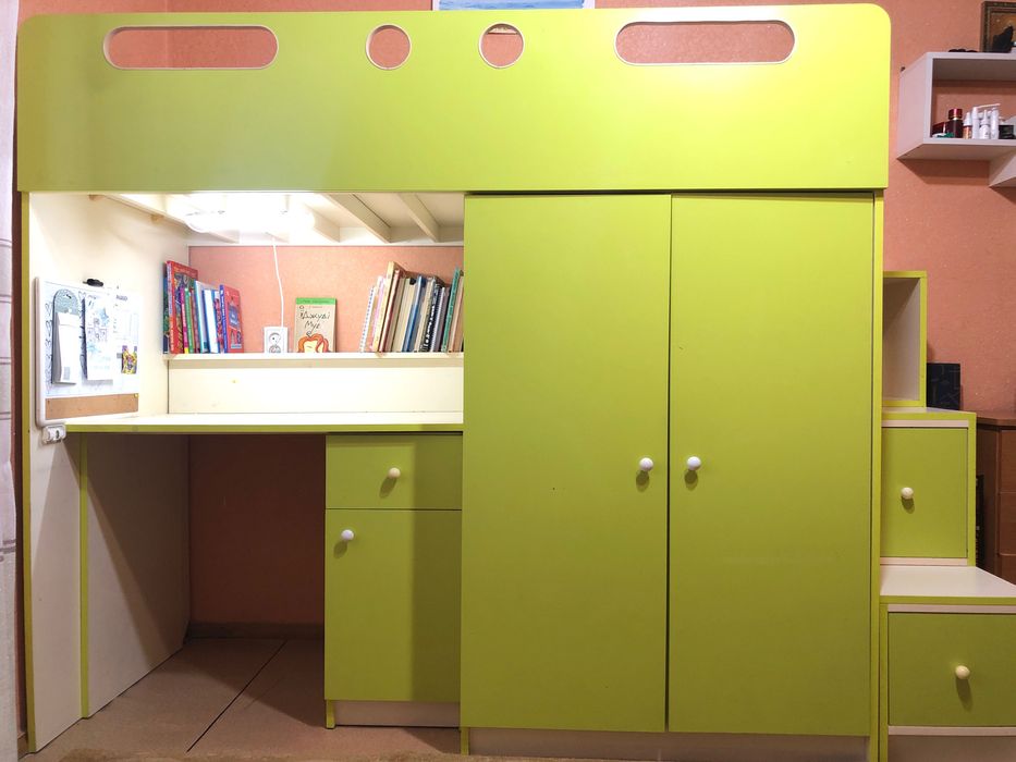 Ліжко-горище, стіл+шафа. Хороший стан.