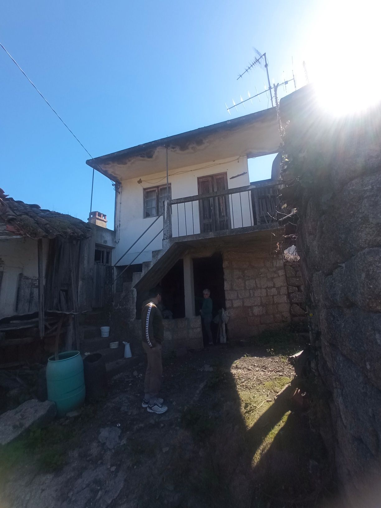 Vende se casa para restauro em Pombal