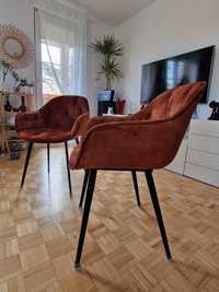 Wyjątkowe designerskie krzesła SABA w miedzianym kolorze