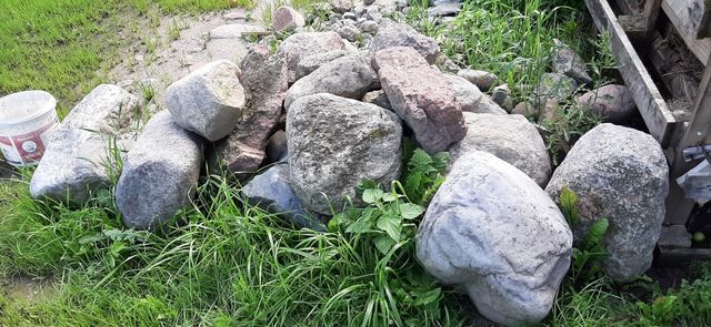 Kamienie polne głazy duże około 20 sztuk