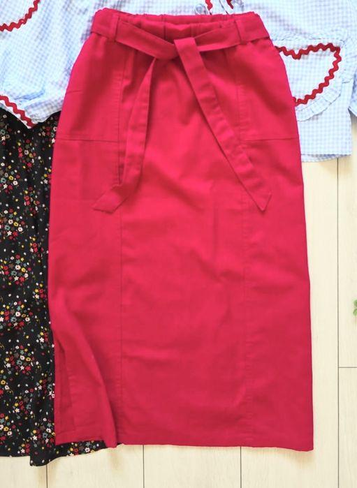 Лляна спідниця та інший одяг на розмір м