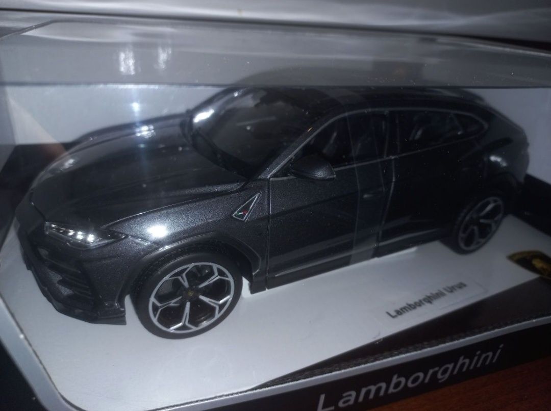 Bburago Lamborghini Urus, skala 1:18
