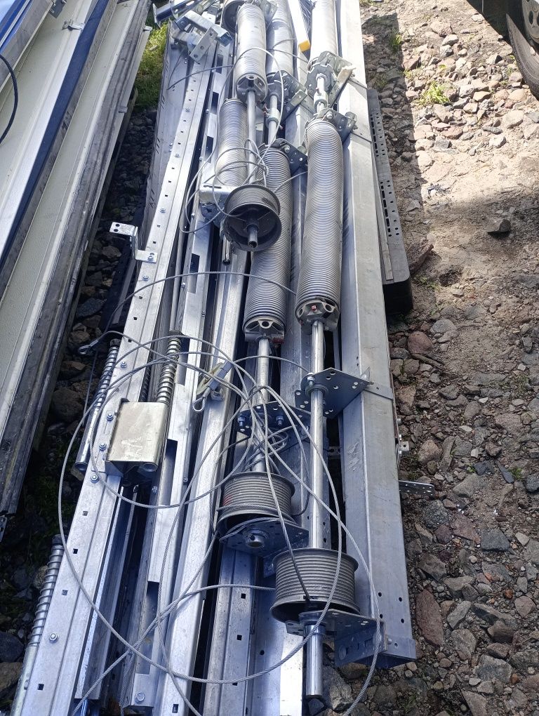Brama garażowa elektryczna / mechaniczna 2,50x2,60, 3,10x2,80