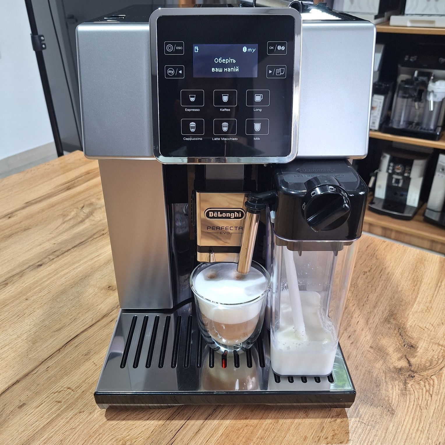 Кавомашина Delonghi Perfecta EVO.     
СТАН НОВОЇ!!!
