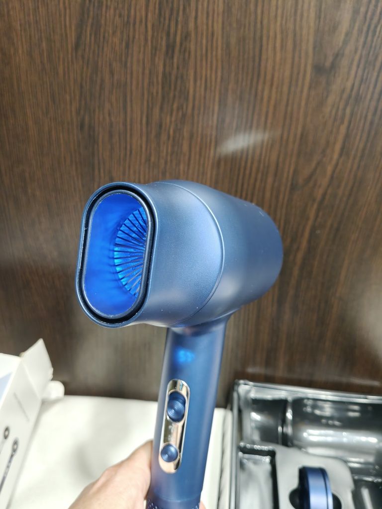 Profesjonalna suszarka do włosów Liropau 2400 W