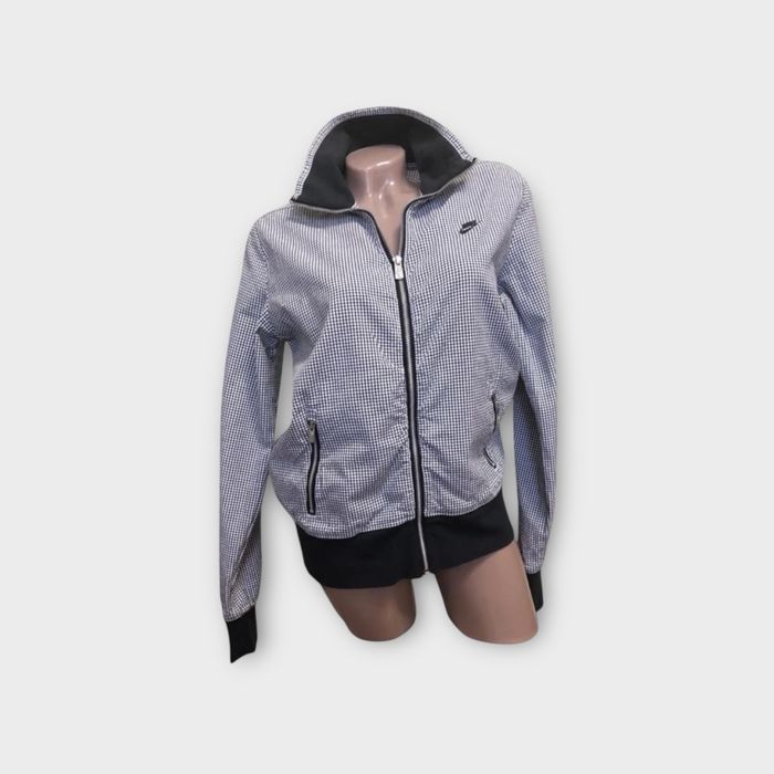 Жіноча вітрівка Nike