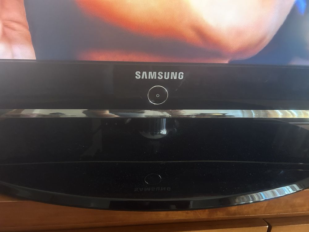 Tv Samsung com base 42cm