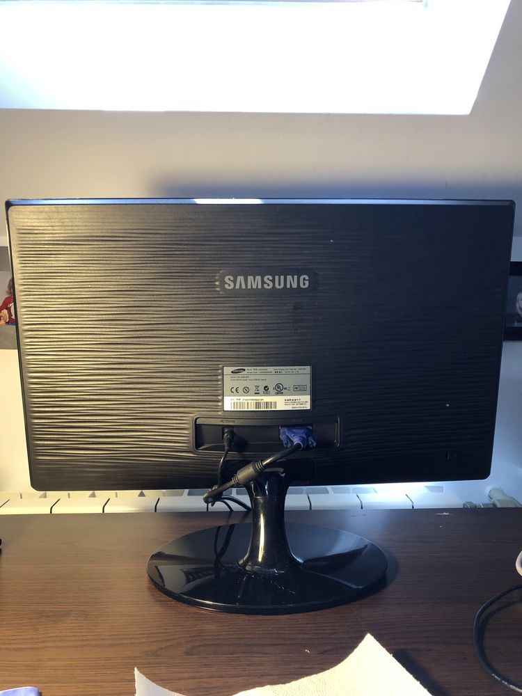 Monitor Samsung 22’’ model S22A300N( Sy