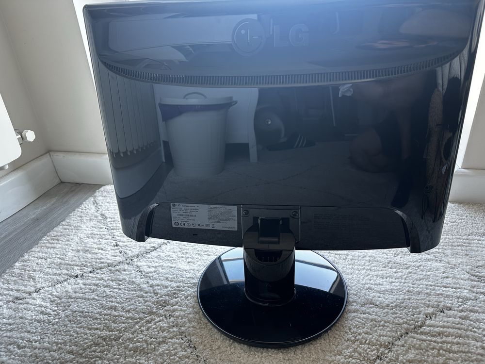 Monitor LCD LG Flatron 20” W2052V-PF! HDMI!