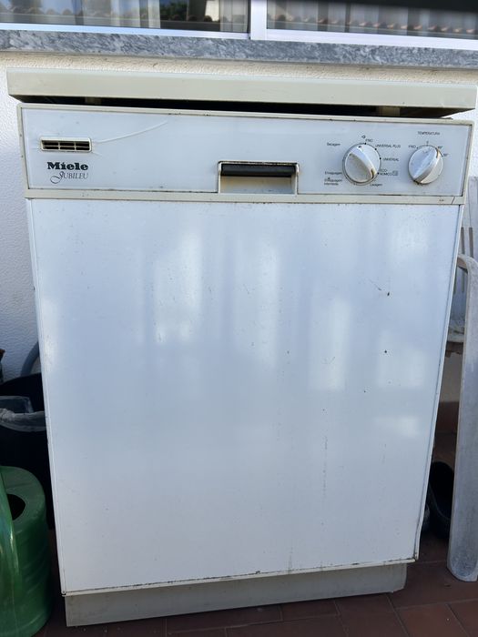 Máquina de lavar loiça Miele Avariada