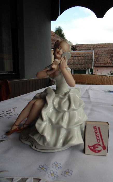 Фарфоровая статуэтка "Балерина с зеркалом" Германия Wallendorf