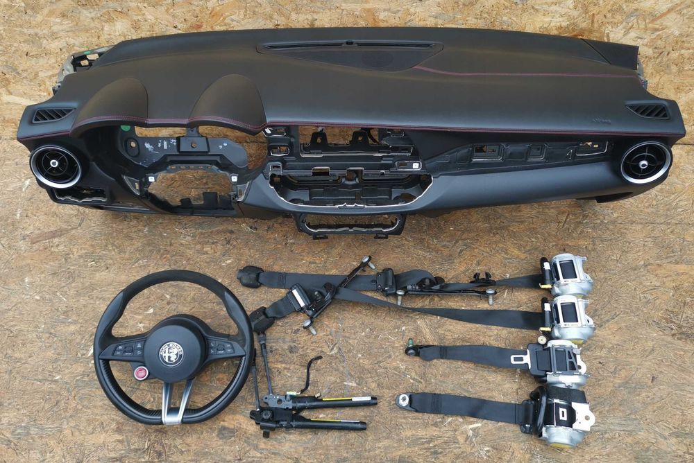 Торпеда Alfa Romeo Stelvio ремни подушки запчасти разборка шрот