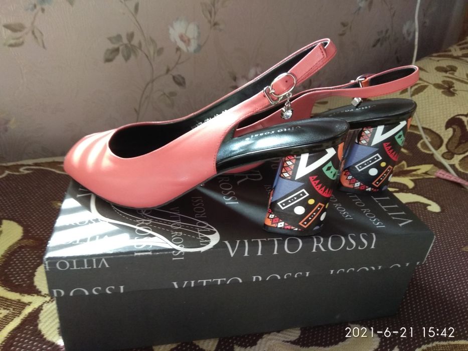 Босоножки женские