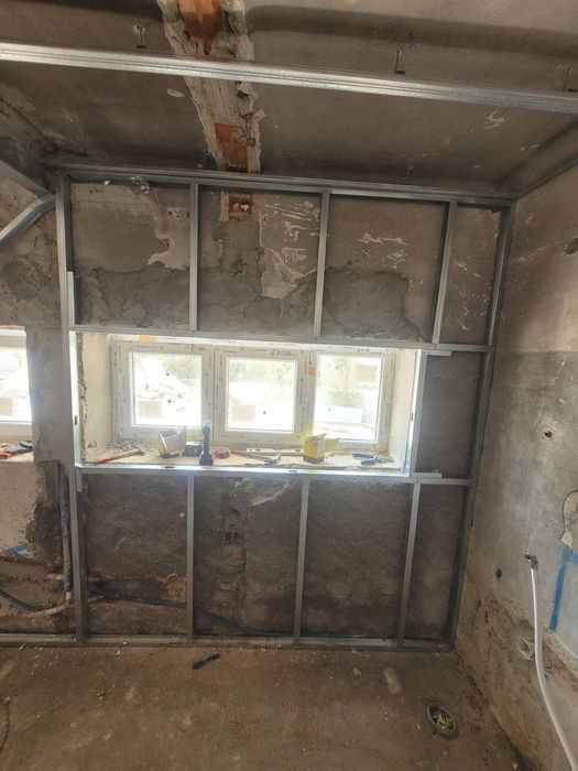 Faço pequeno  trabalho de pladur parte de barar pintura interna lixar