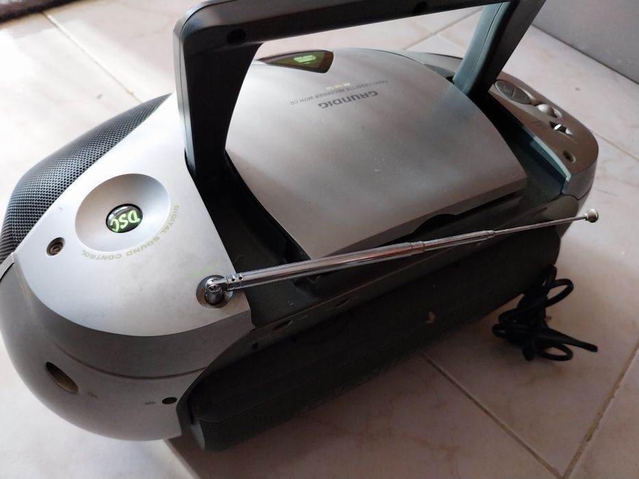 Aparelhos som digital cd / tuner / usb potateis a pilhas/corrente impe