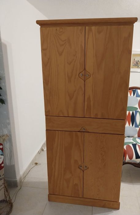 Móvel de canto em pinho