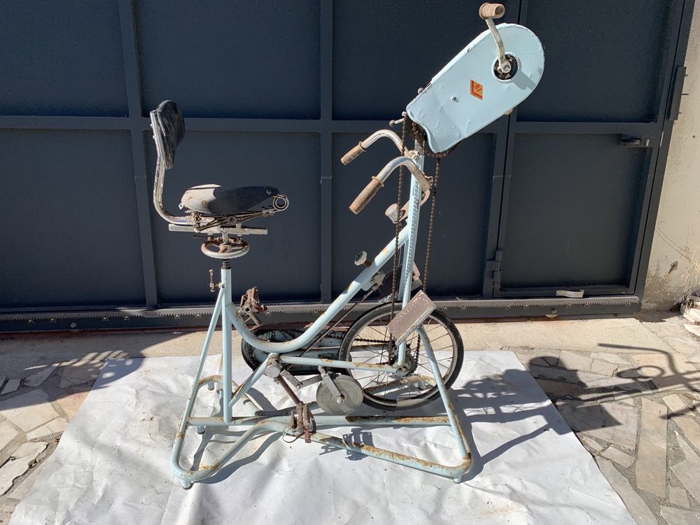 Bicicleta de fisioterapia antiga