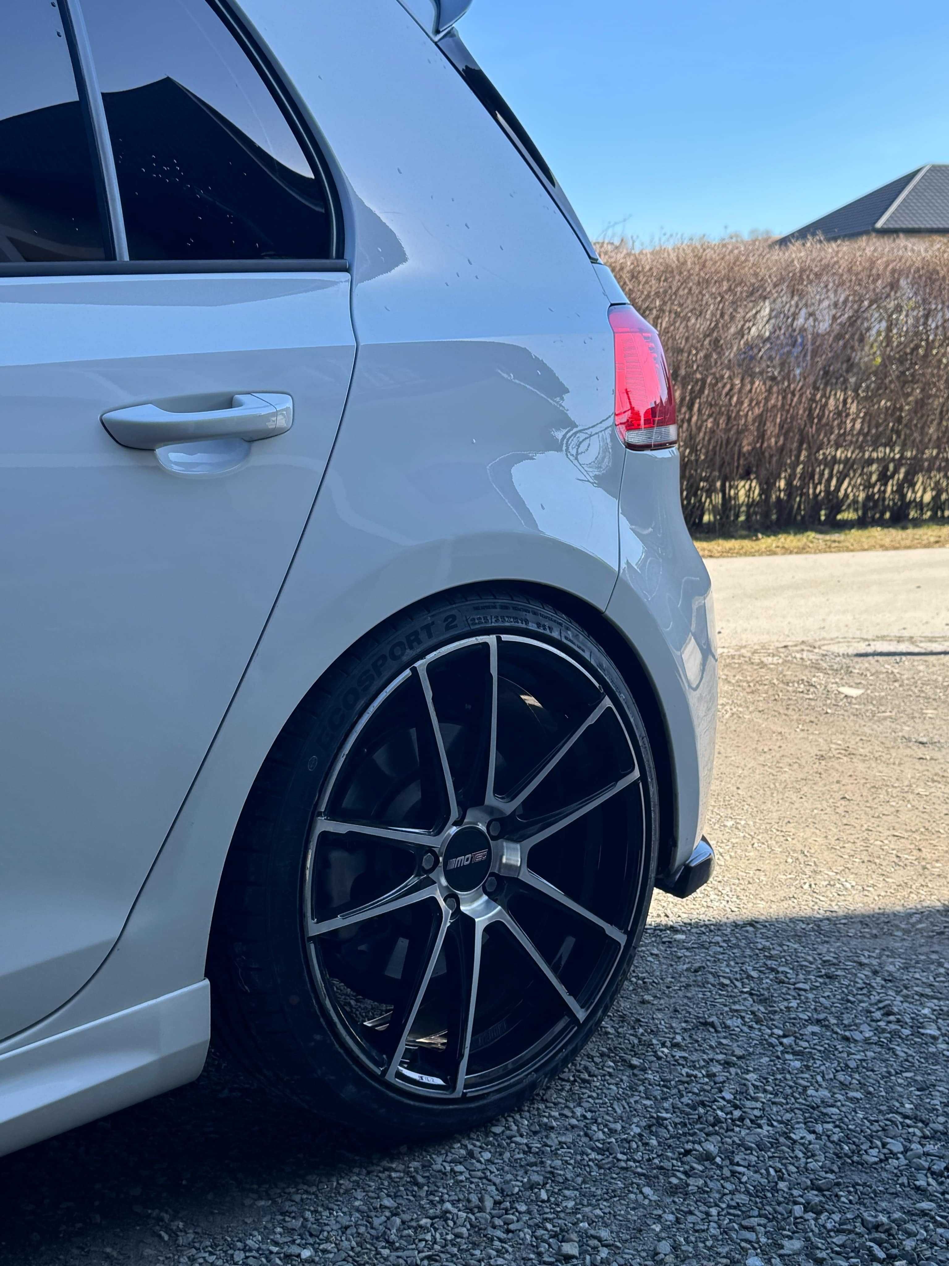 Felgi Motec 19 x 8.5 ET45 5x112 z oponami letnimi