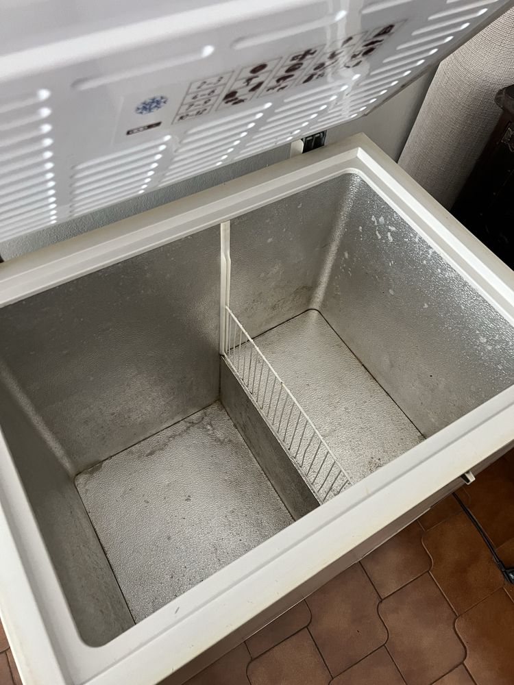 Arca congeladora a funcionar