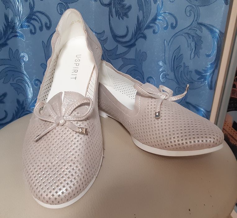 Пінетки бежевого кольору