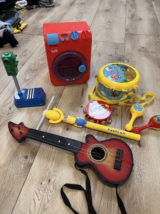 Набір різних іграшок