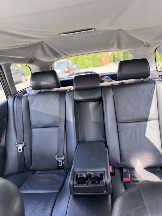 Sprzedam fajny samochód Toyota Avensis 2004 r