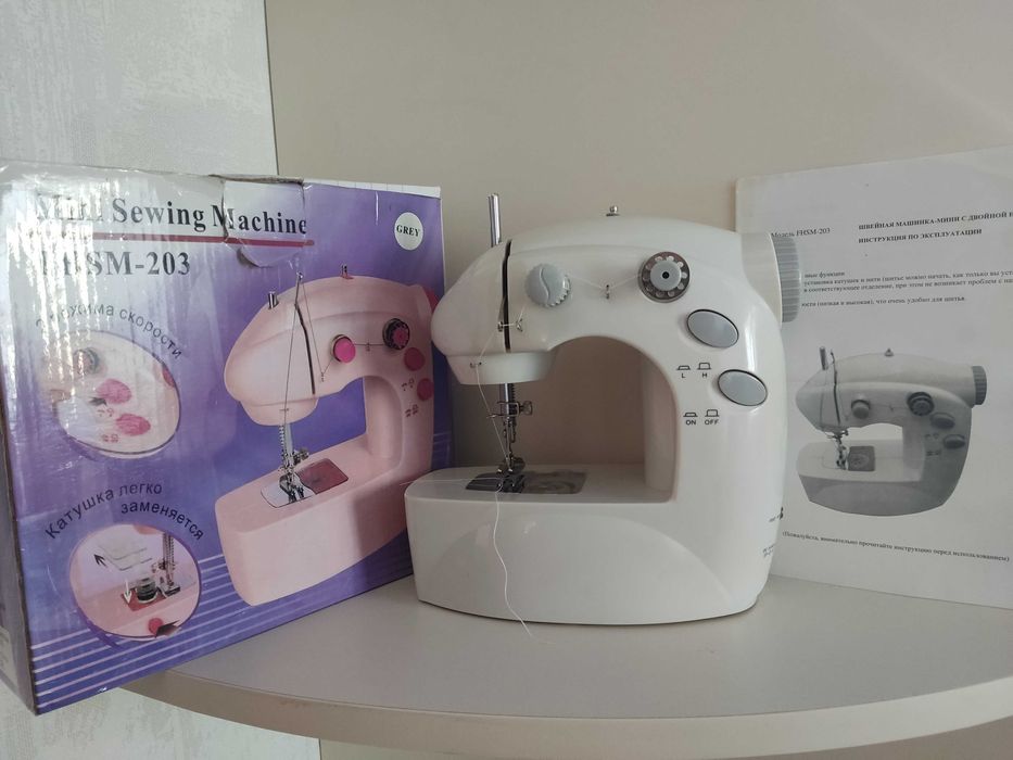 Швейна маленька машинка