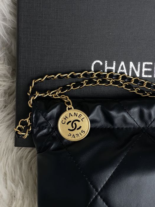 Жіноча сумка Chanel 22 Mini Handbag