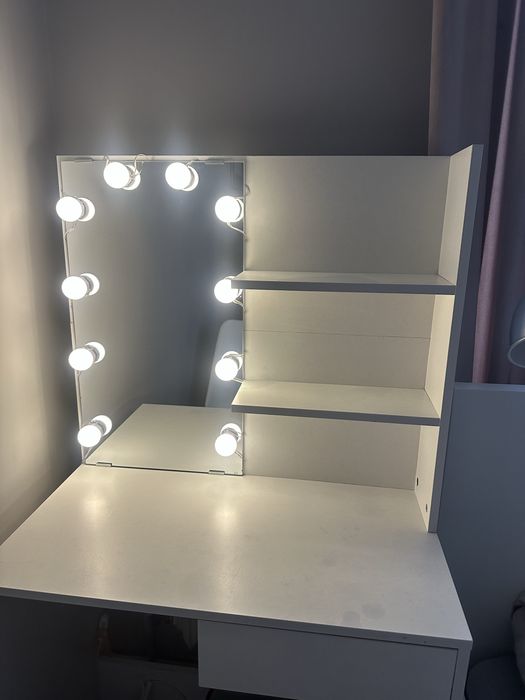 Toaletka z oświetleniem led