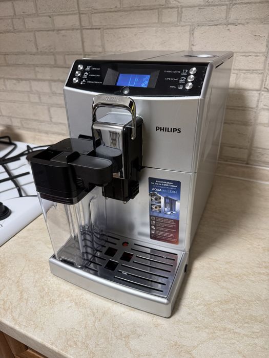 Автоматична еспресо кавомашина Philips EP4051  4000 series