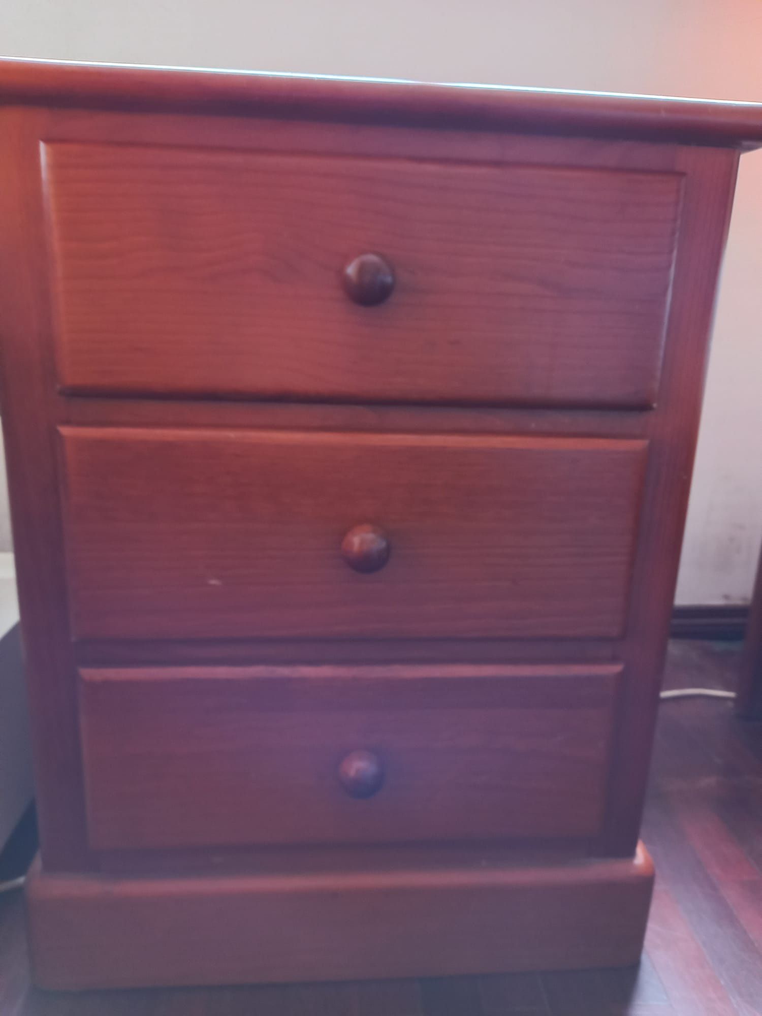 Conjunto de cama e mesa de cabeceiras em cerejeira com colchão, mais