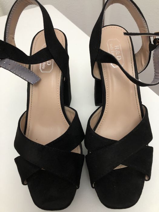 Sapatos veludo preto