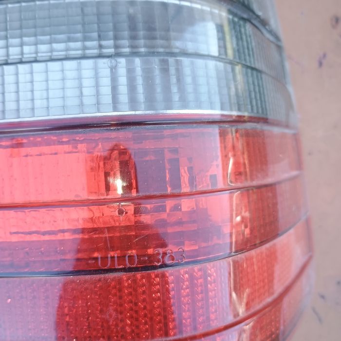 Mercedes W124 kombi tylna lampa ULO dymiona prawa