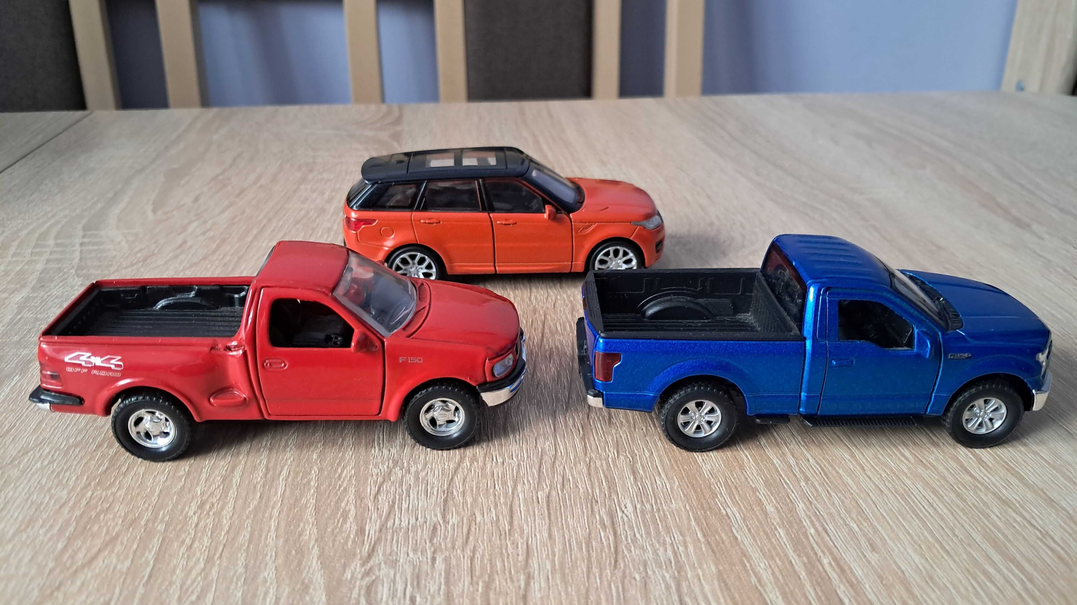 Dwa Fordy Pickup i Land Rover skala 1:34 Welly