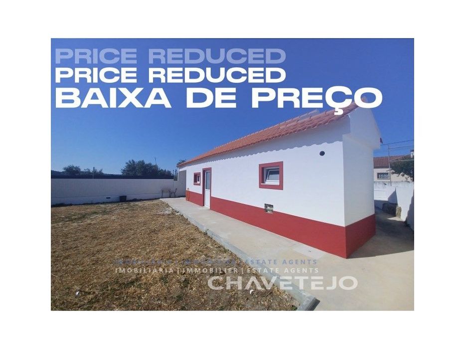 Moradia T2 recuperada com logradouro próxima de bons acessos.