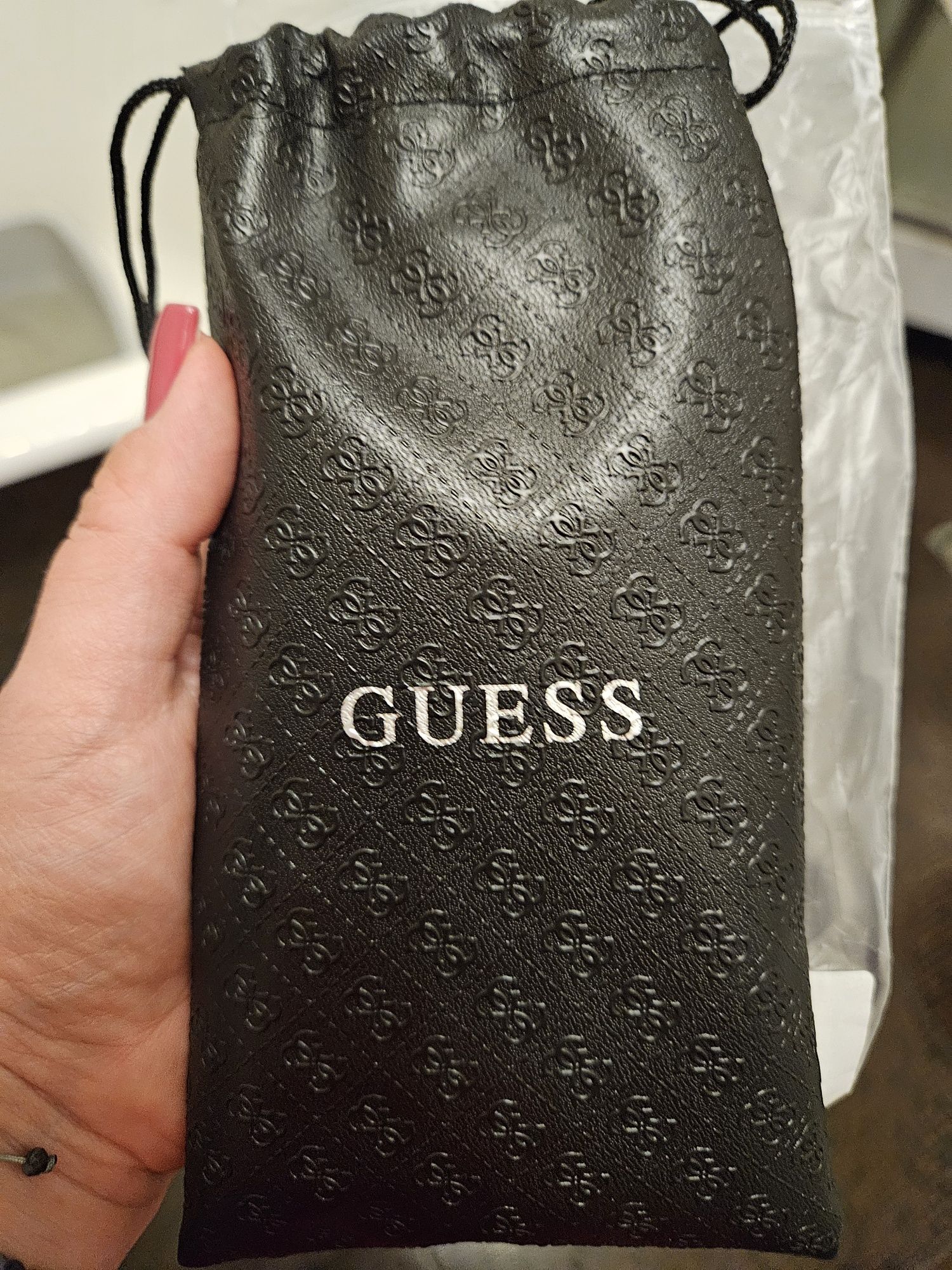 Продам очки Guess