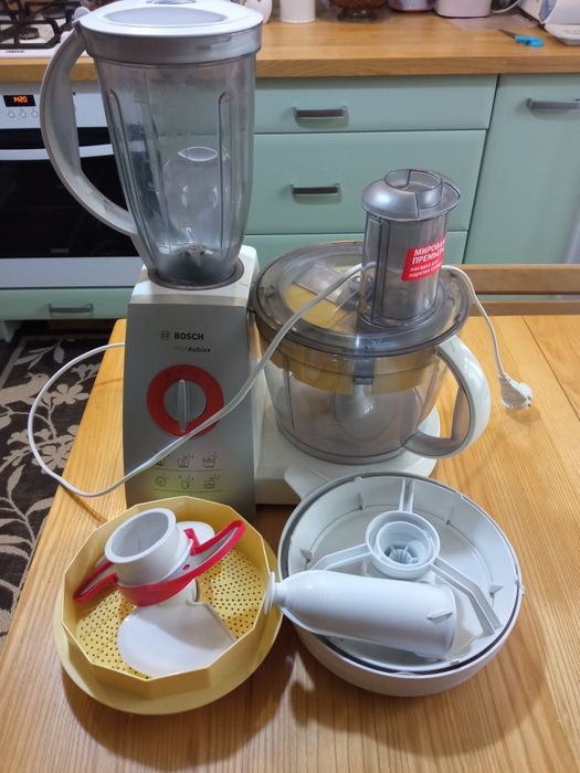 Комбайн BOSCH MCM5529 у повній комплектації.