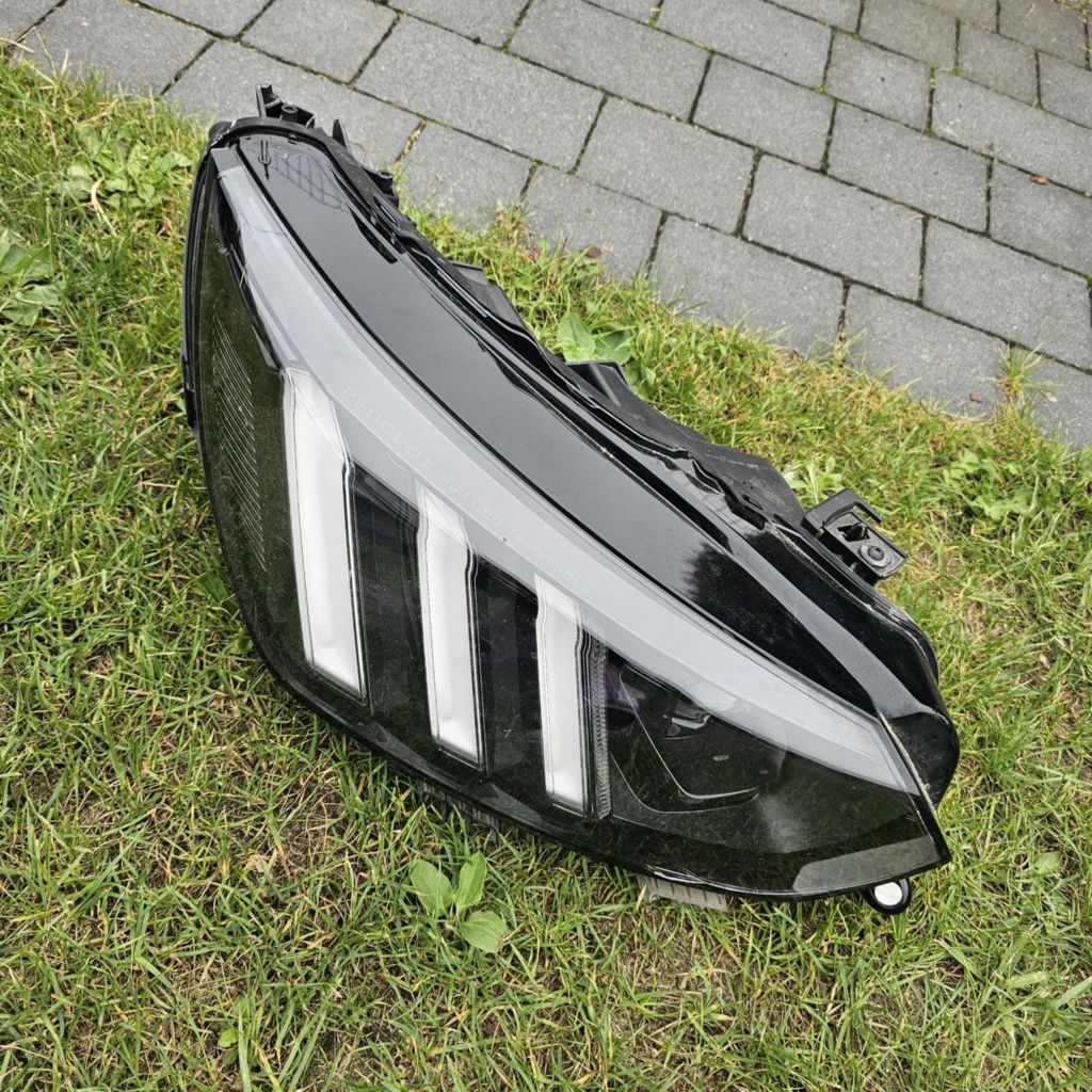 Lampa przód PEUGEOT 208 II