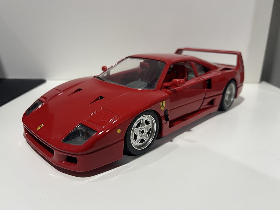 Ferrari F40 1:18 (Descrição)