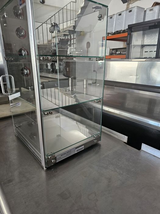 Vitrine neutra 3 pisos