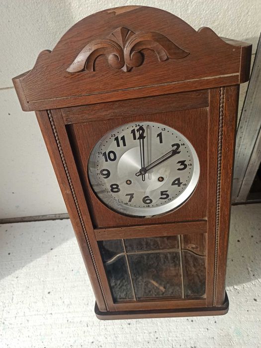 Stary drewniany zegar