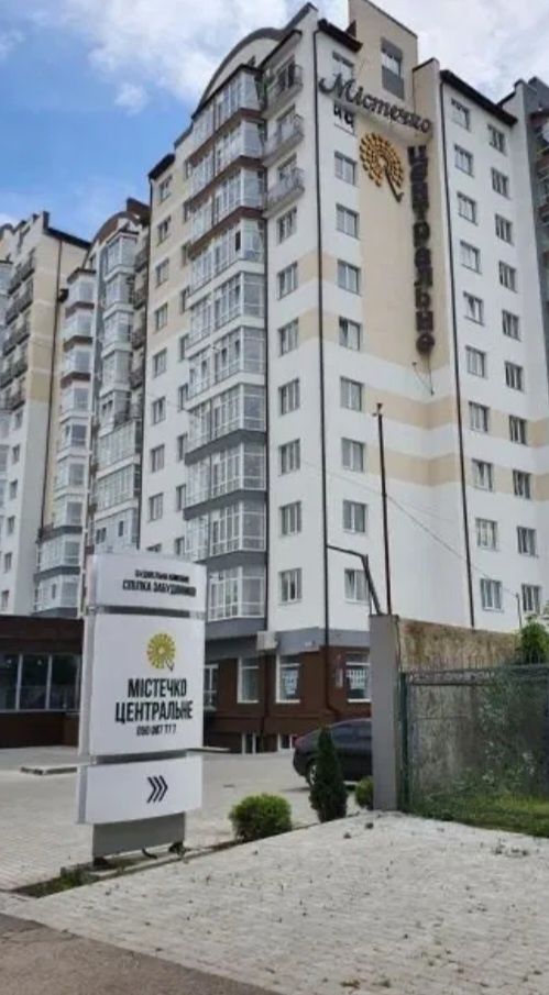 Продам  місце в паркінгу по вул. Височана