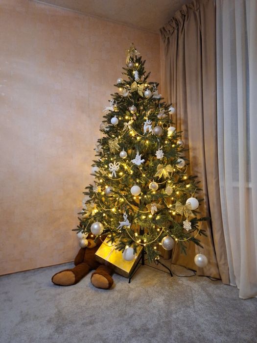 Ялинка лита 1.80 без прикрас