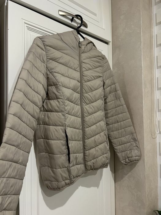 Куртка осіння бежева