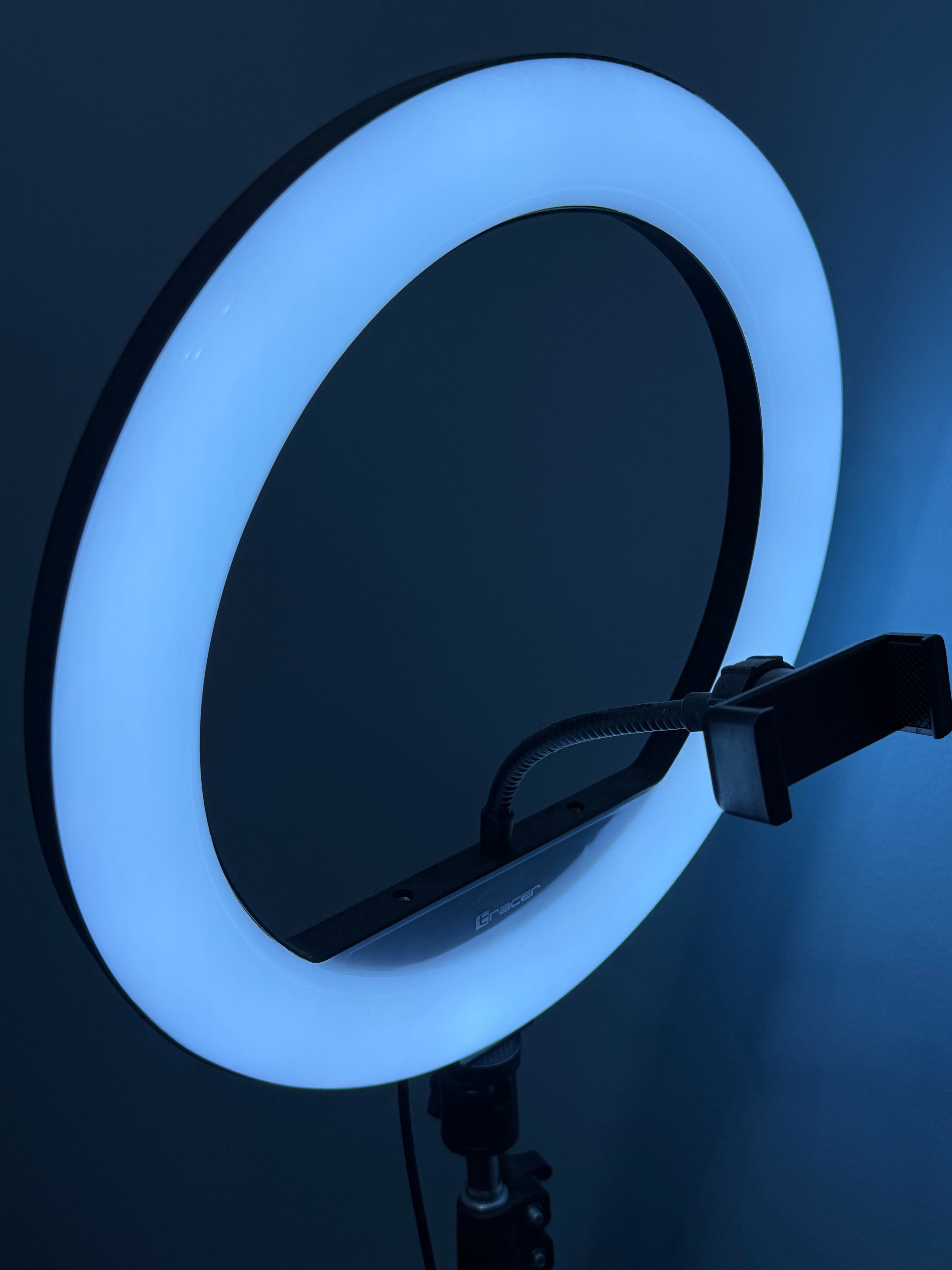 Nowiutka Lampa Pierścieniowa LED Ring