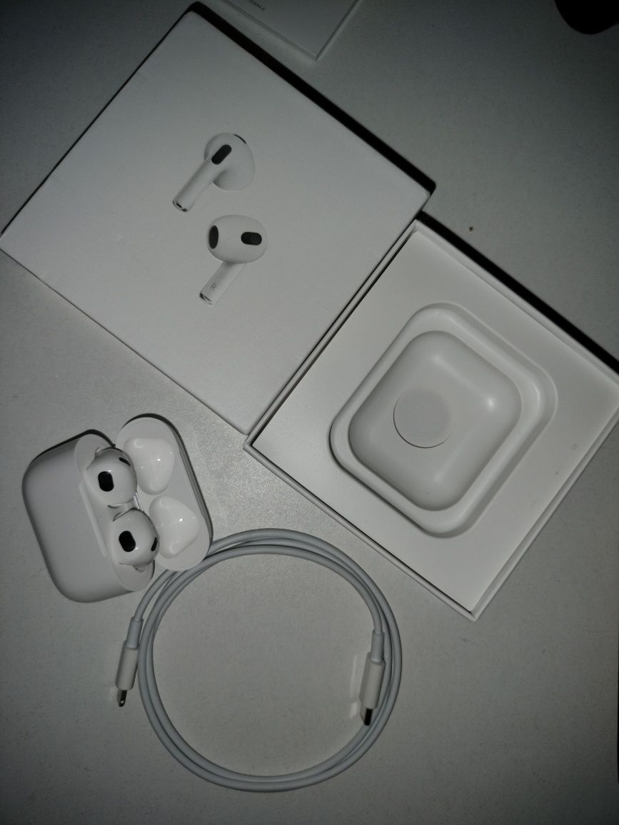 AirPods 3 Gen białe