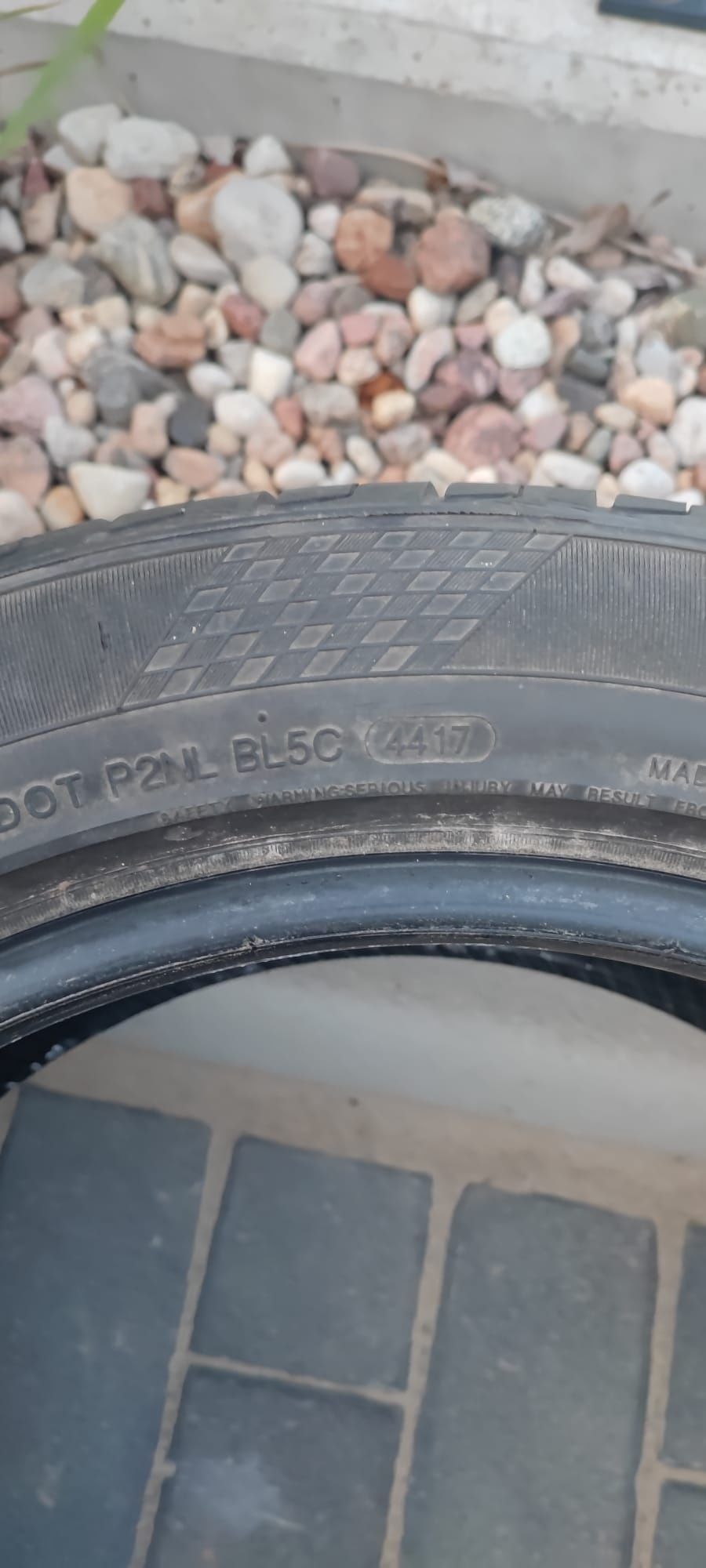 Opony letnie 225/50 r17 cena za komplet.