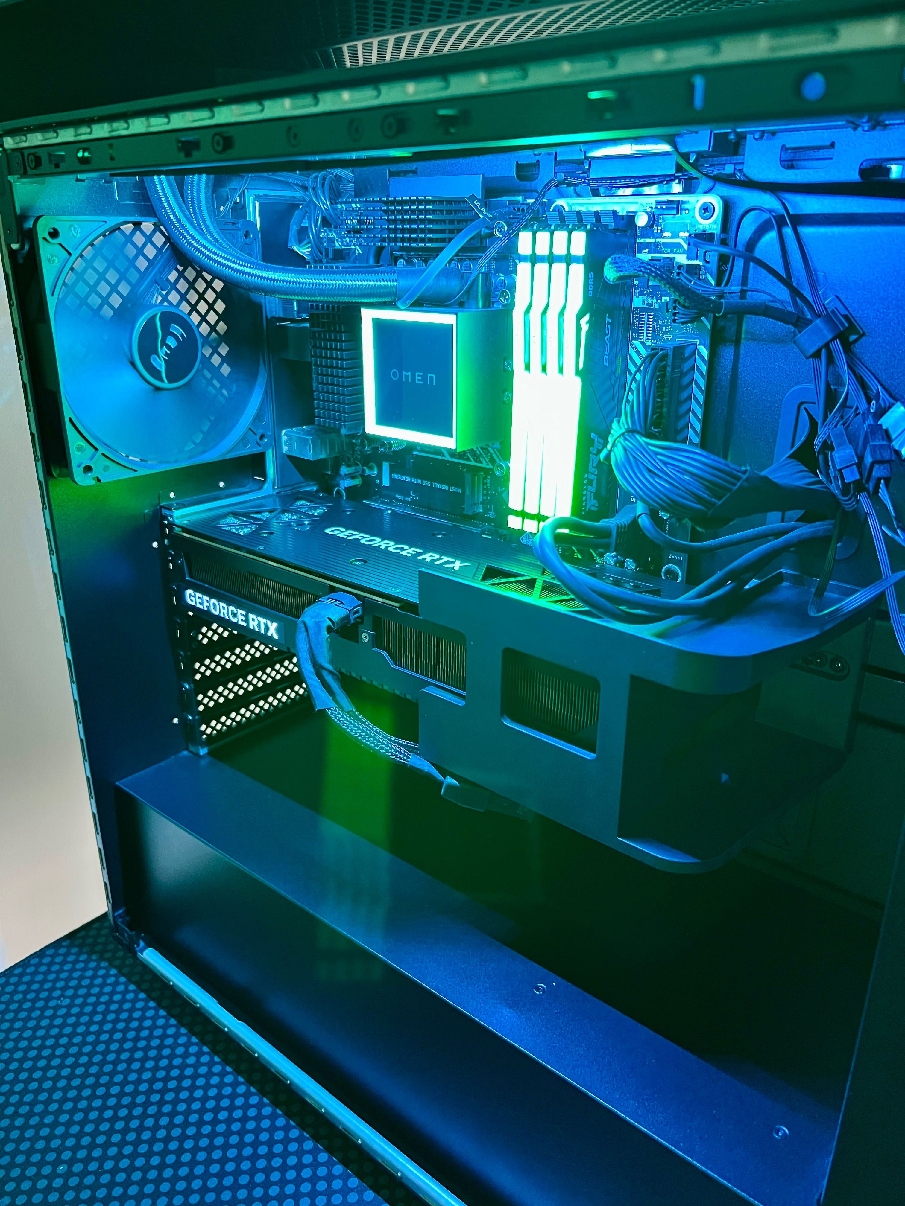 Desktop Gaming HP OMEN 45L Ryzen 7 7700X | RTX 4070 Ti | 32GB DDR5