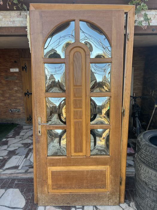 Дубові вхідні двері