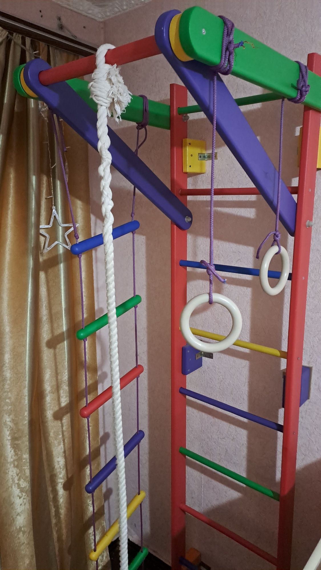 Дитяча спортивна шведська стінка